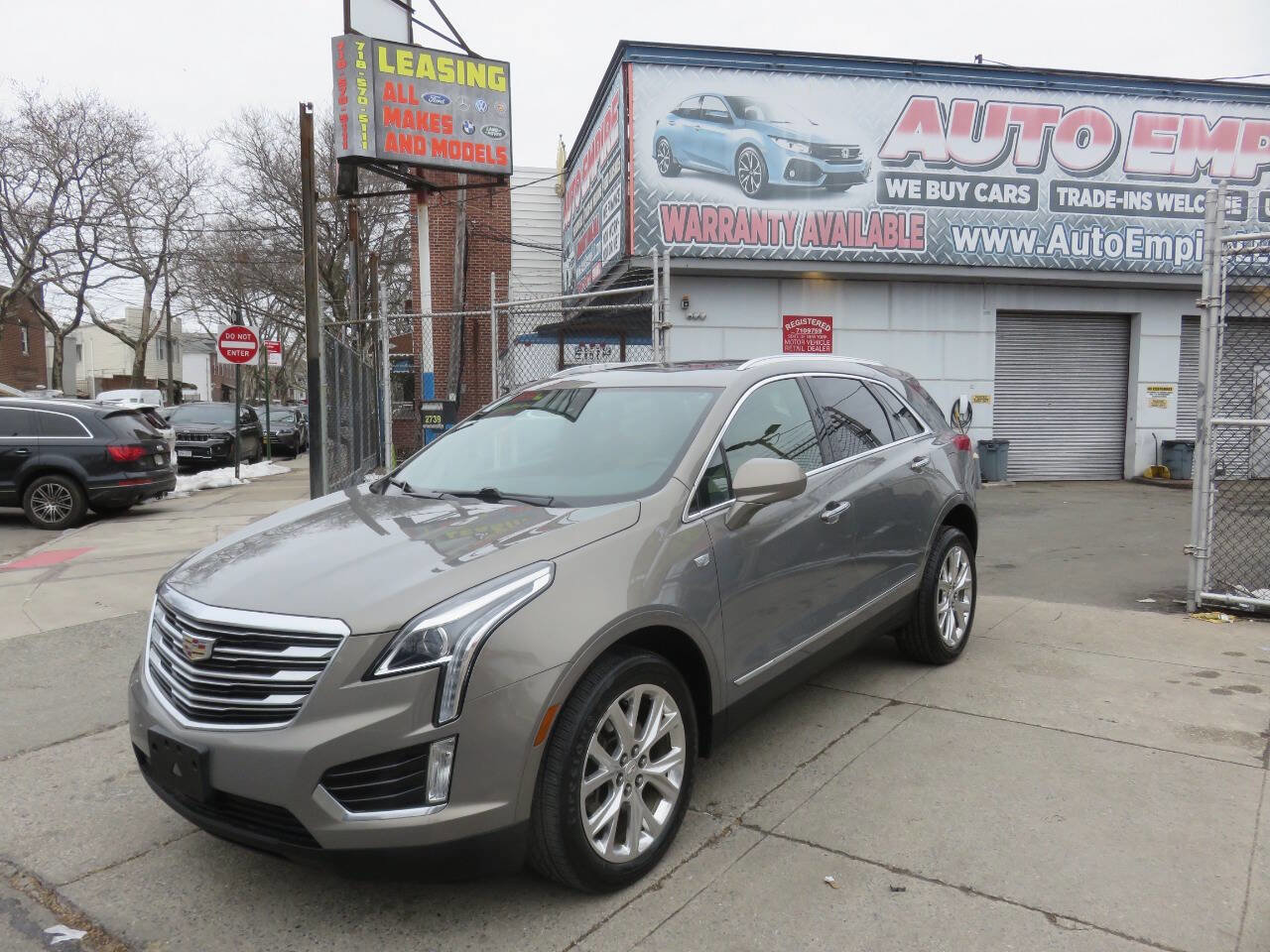 Used 2019 Cadillac XT5 AWD image 2