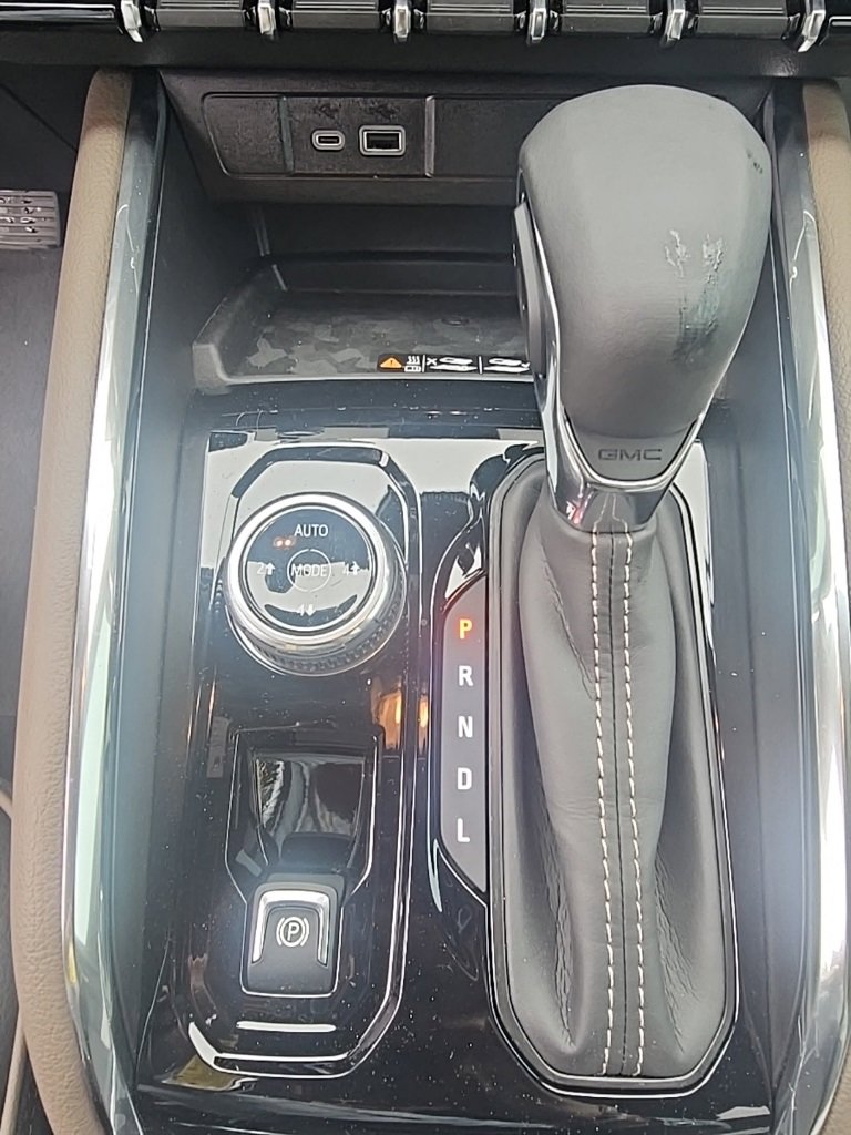 Certified 2025 GMC Canyon Denali image 24