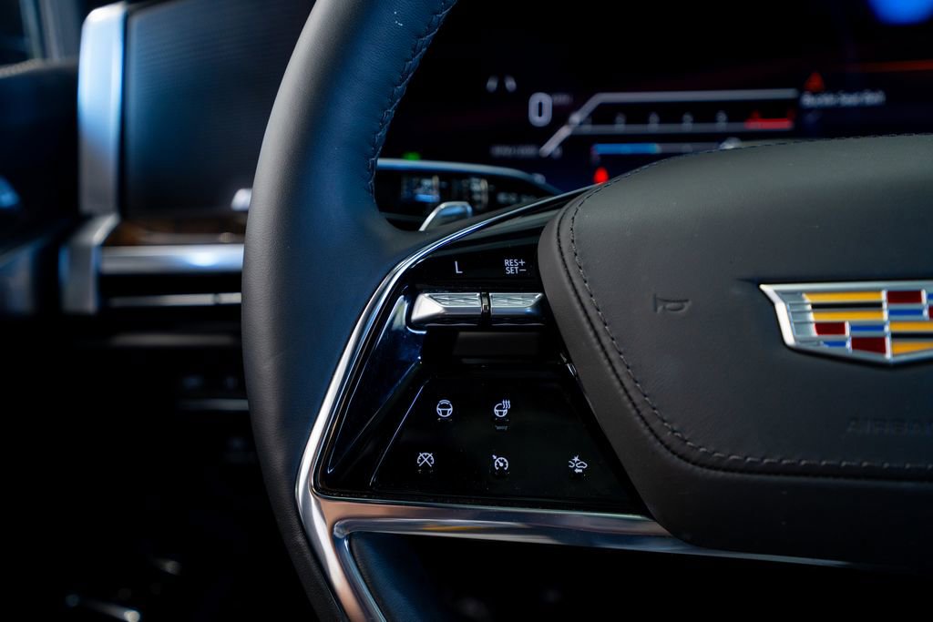 Used 2026 Cadillac Escalade ESV Platinum Sport w/ LPO, ONYX Package image 32