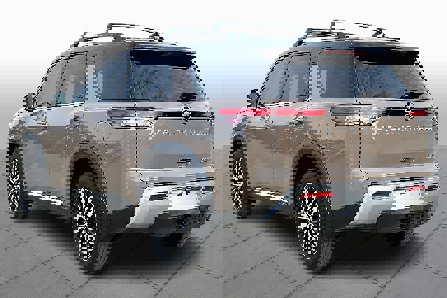 Used 2024 Nissan Pathfinder Platinum w/ Cargo Package image 12