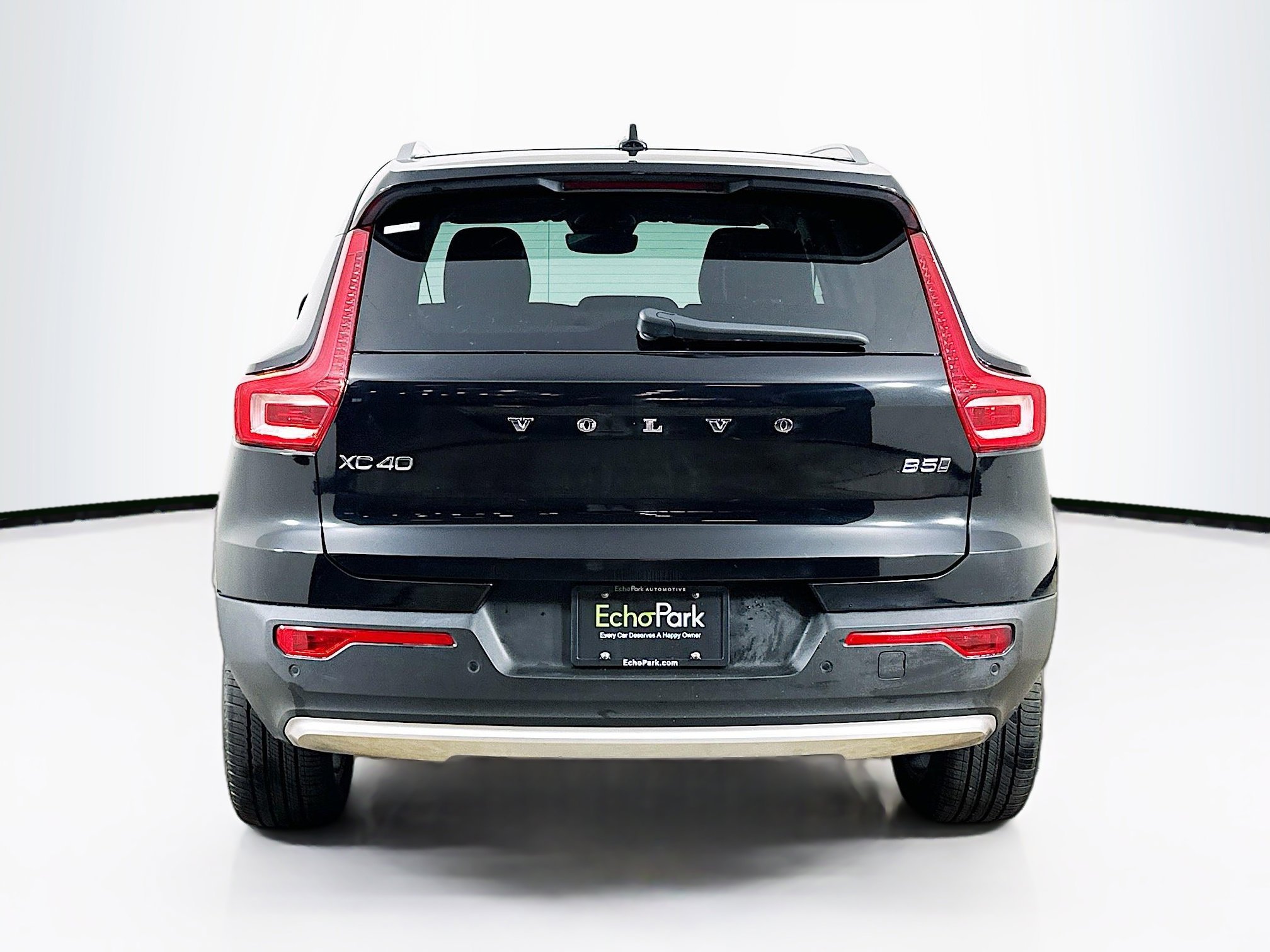 Used 2025 Volvo XC40 B5 Plus image 7