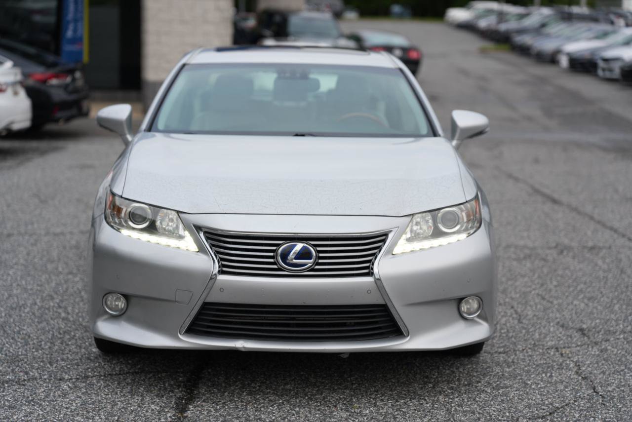 Used 2013 Lexus ES 300h w/ Luxury Pkg FWD image 3