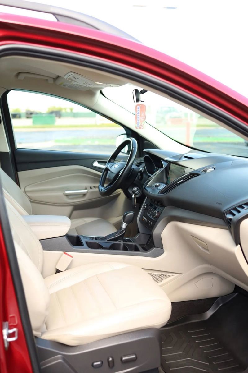 Used 2017 Ford Escape SE w/ SE Leather Comfort Package image 36