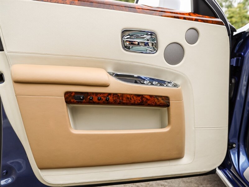 Used 2012 Rolls-Royce Ghost RWD image 33