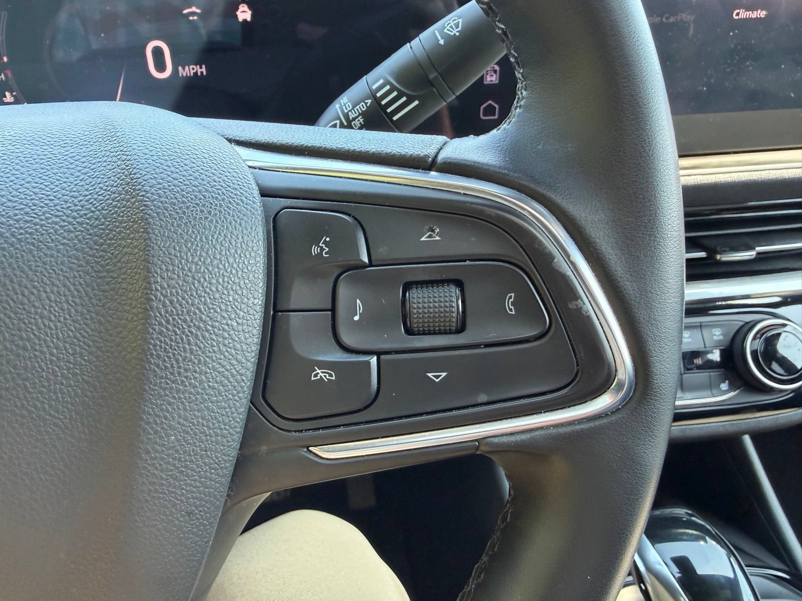 Used 2024 Buick Envista Sport Touring w/ Convenience I Package FWD image 28