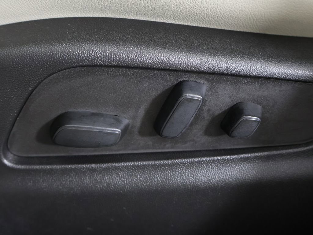 Used 2023 Cadillac XT4 Luxury w/ Cold Weather Package image 35