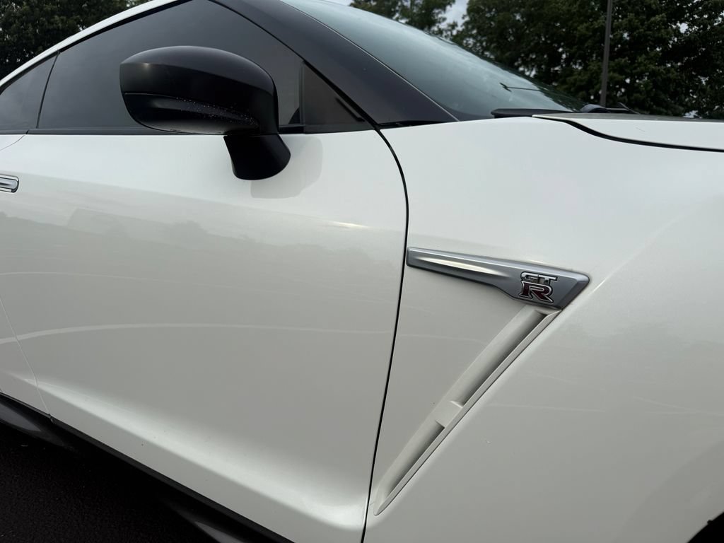 Used 2017 Nissan GT-R Premium w/ Premium Interior Package AWD/4WD image 17