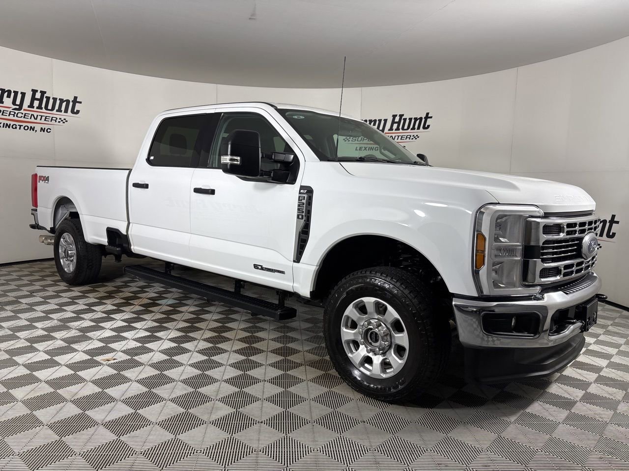 Used 2024 Ford F250 XLT w/ FX4 Off-Road Package image 3