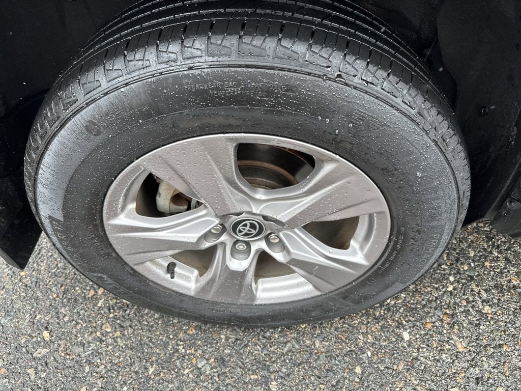 Used 2023 Toyota RAV4 XLE w/ Convenience Package image 11