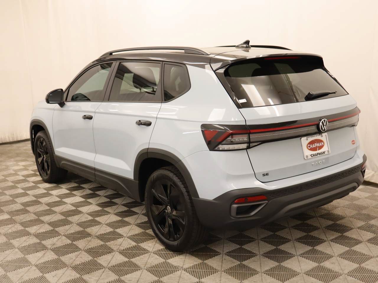 New 2026 Volkswagen Taos SE FWD image 3