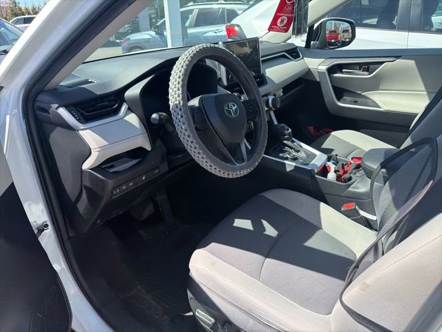 Used 2025 Toyota RAV4 XLE w/ Convenience Package AWD/4WD image 5