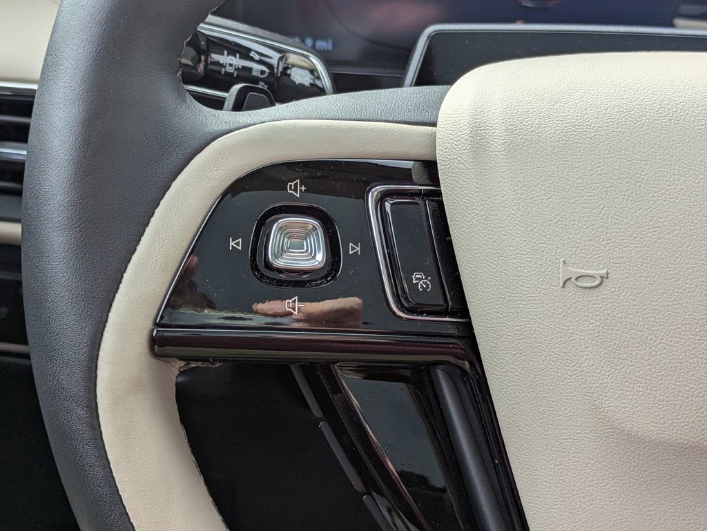 Used 2025 Lincoln Corsair Reserve w/ Equipment Group 202A image 16