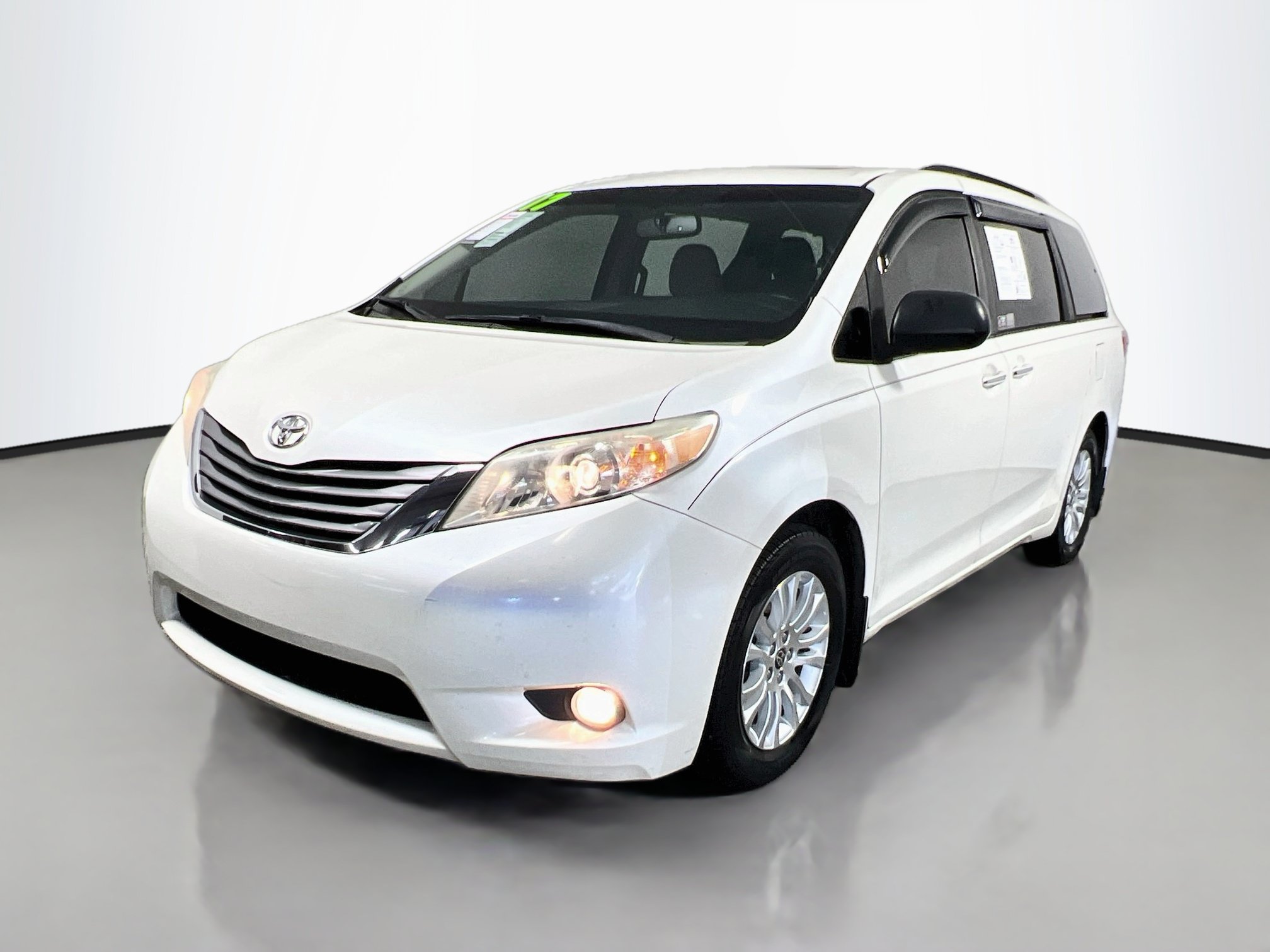 Used 2017 Toyota Sienna Limited FWD image 11