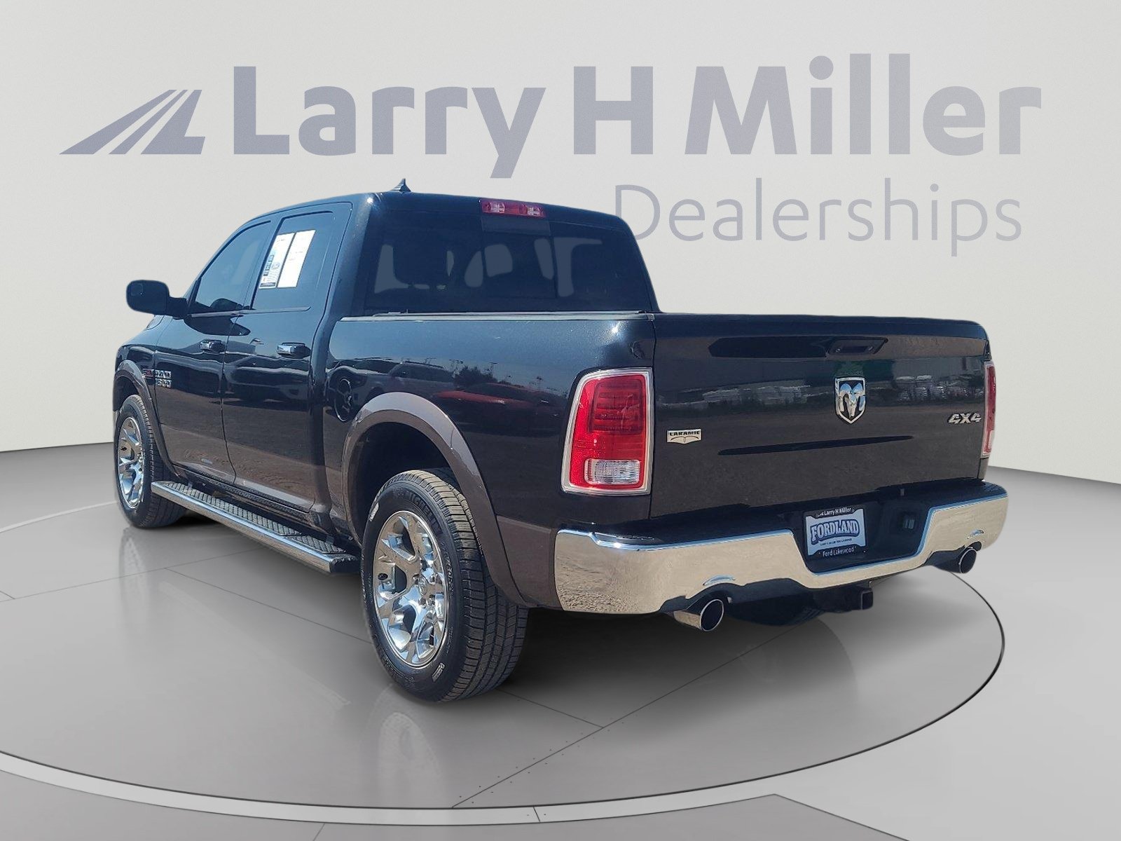 Used 2018 RAM 1500 Laramie w/ Convenience Group AWD/4WD image 3
