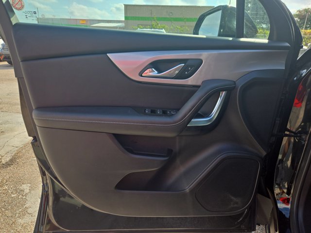 Used 2025 Chevrolet Blazer LT FWD image 11