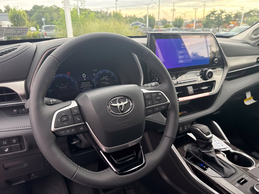 New 2026 Toyota Highlander Limited AWD/4WD image 25