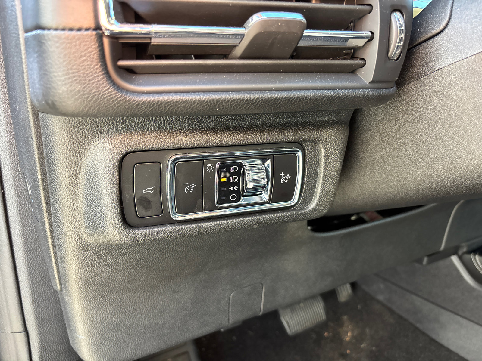 Certified 2023 Lincoln Corsair FWD w/ Equipment Group 101A image 14