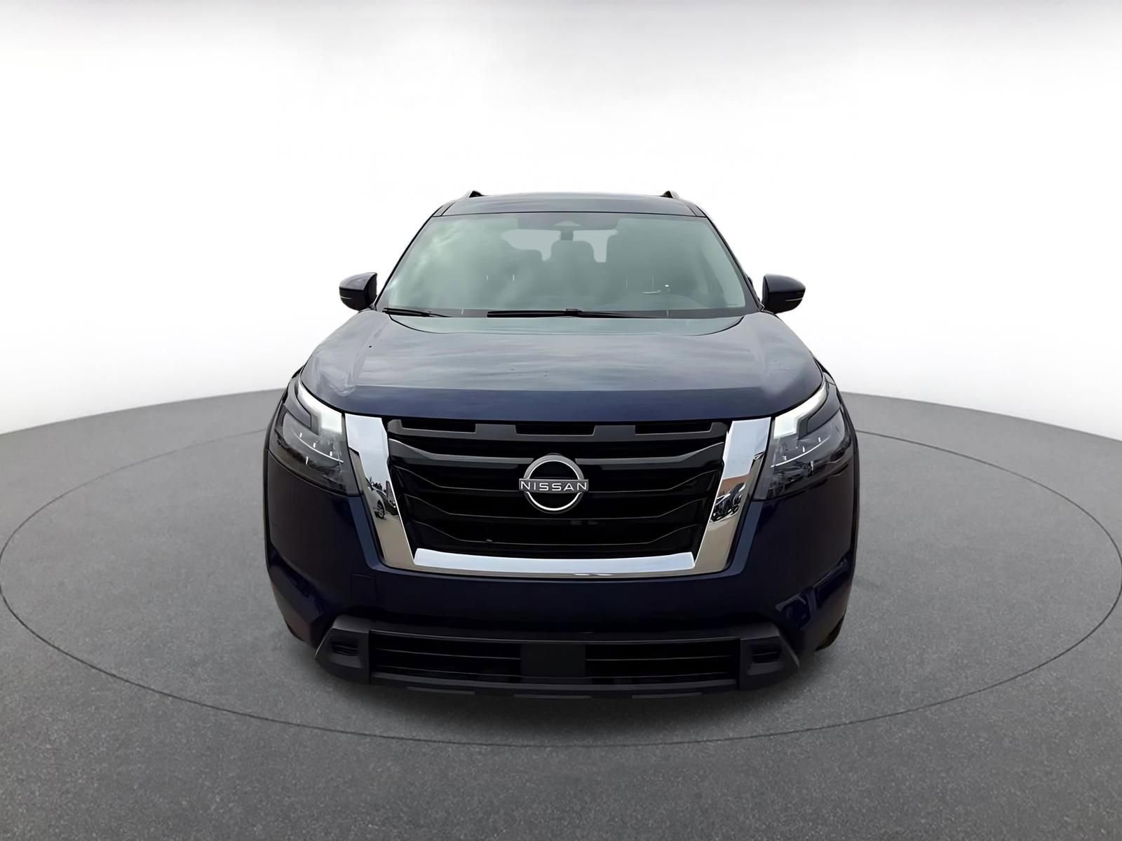 Used 2025 Nissan Pathfinder SV image 4