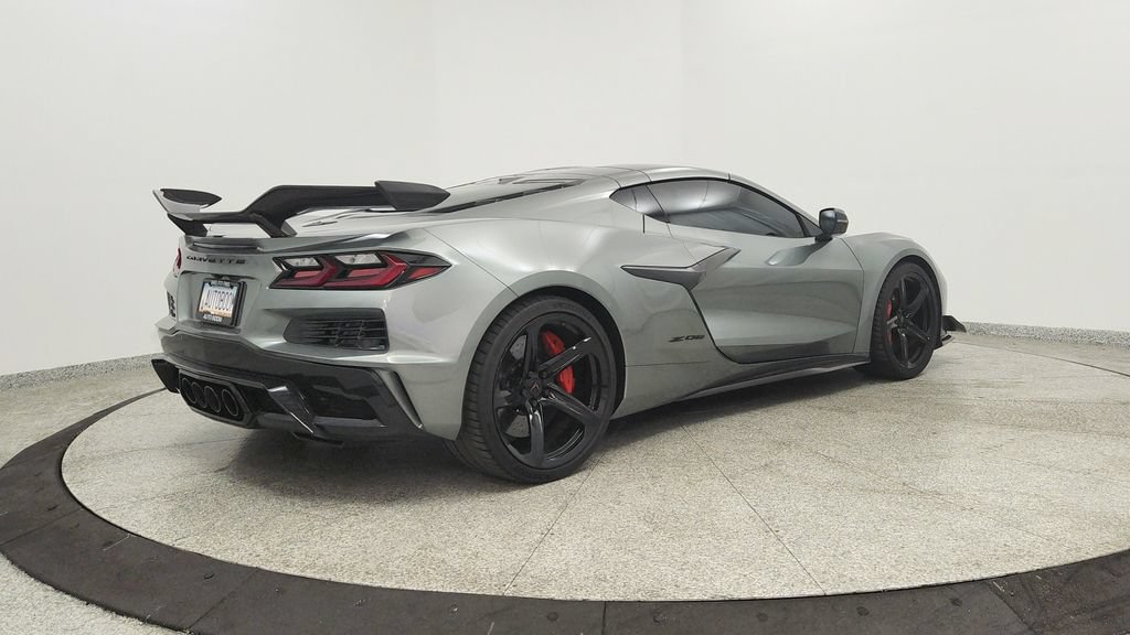 Used 2023 Chevrolet Corvette Z06 w/ Z07 Performance Package RWD image 5
