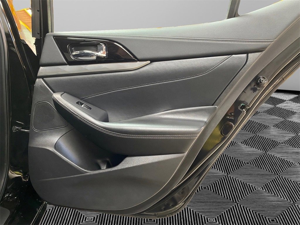 Used 2023 Nissan Maxima SL image 16