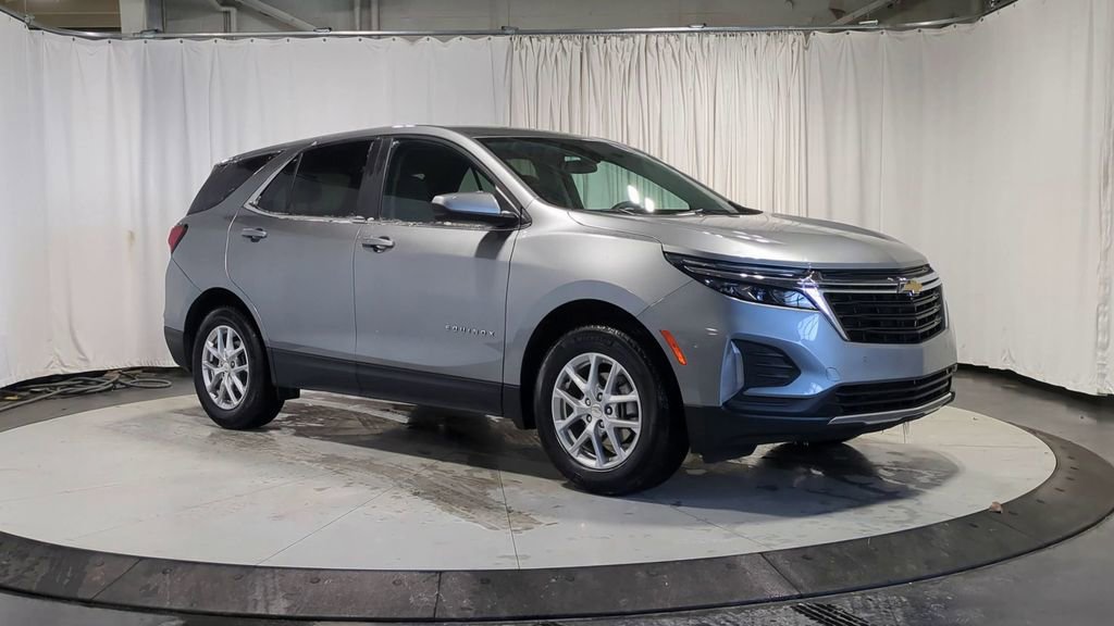Used 2023 Chevrolet Equinox LT image 2