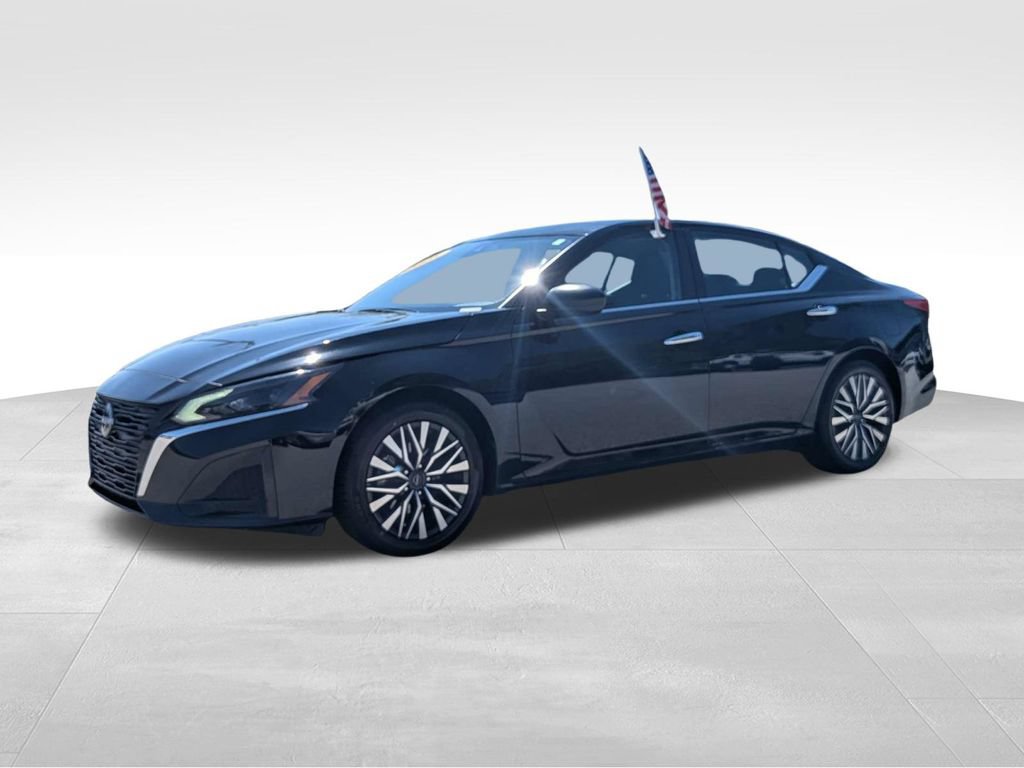 Used 2025 Nissan Altima 2.5 SV FWD image 7