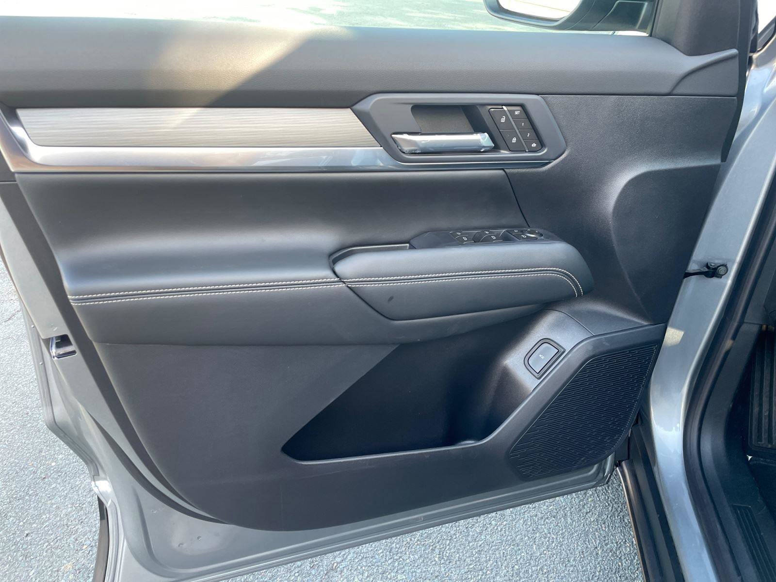 New 2026 GMC Terrain Elevation w/ Elevation Premium Package image 17