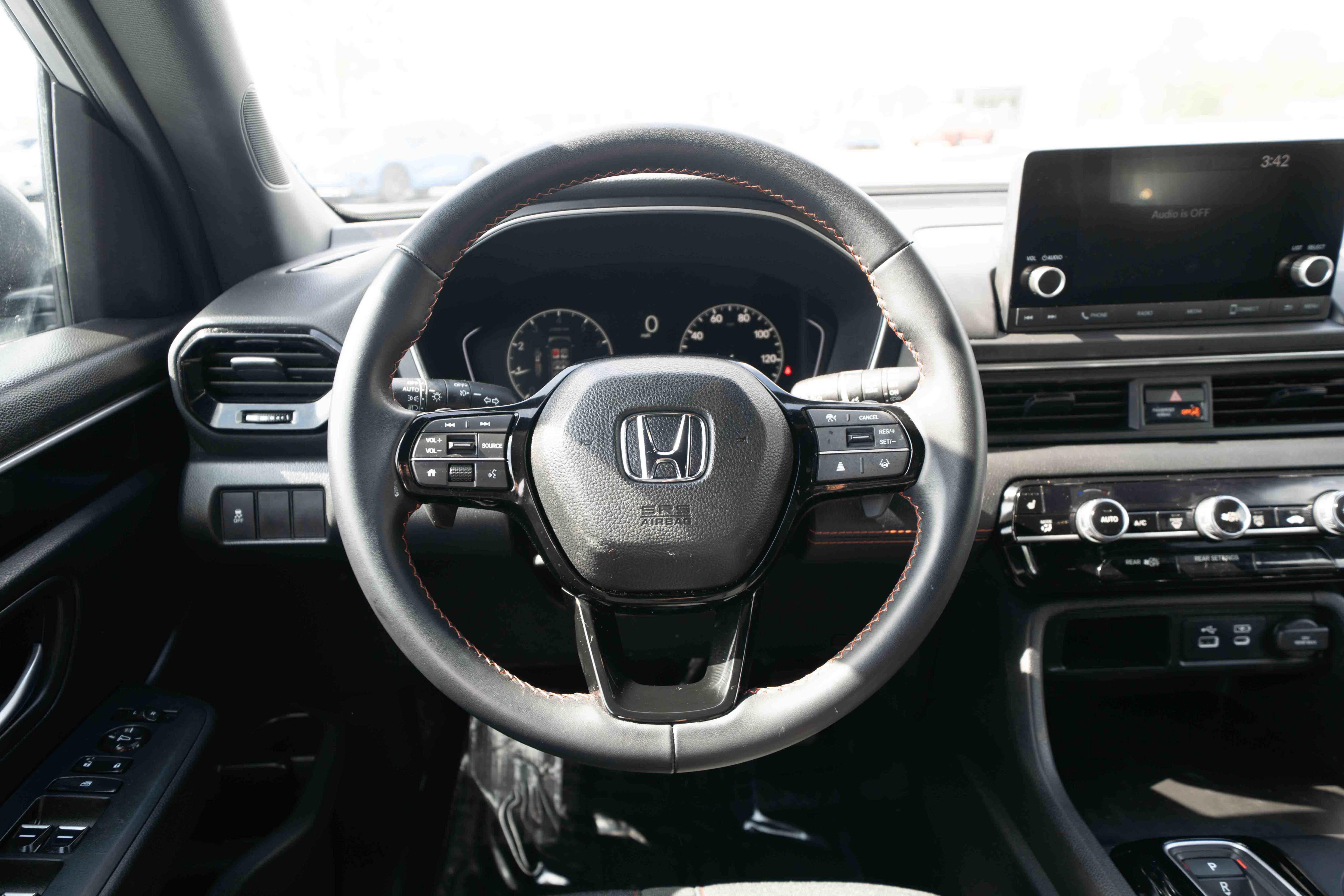 Used 2025 Honda Pilot Sport image 21