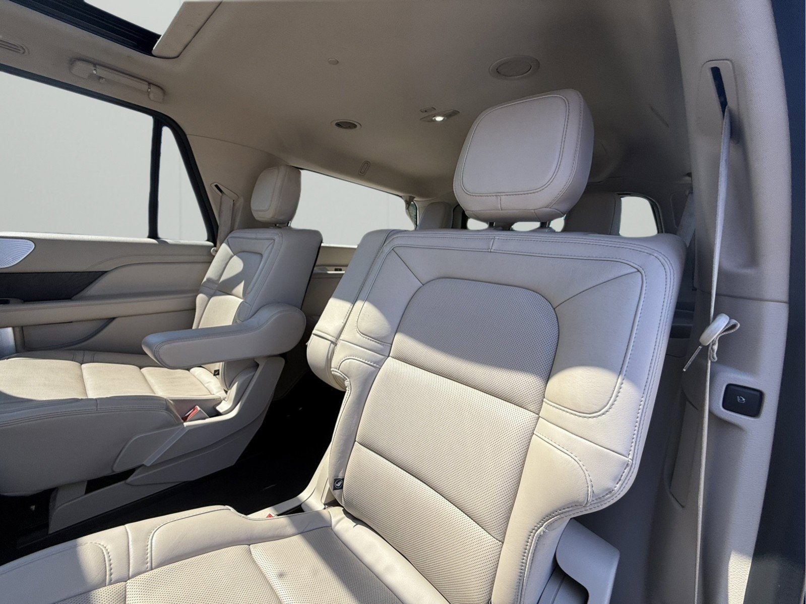 Used 2021 Lincoln Navigator L Reserve w/ Luxury Package AWD/4WD image 23
