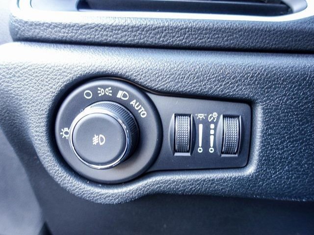 New 2026 Chrysler Pacifica Select image 17