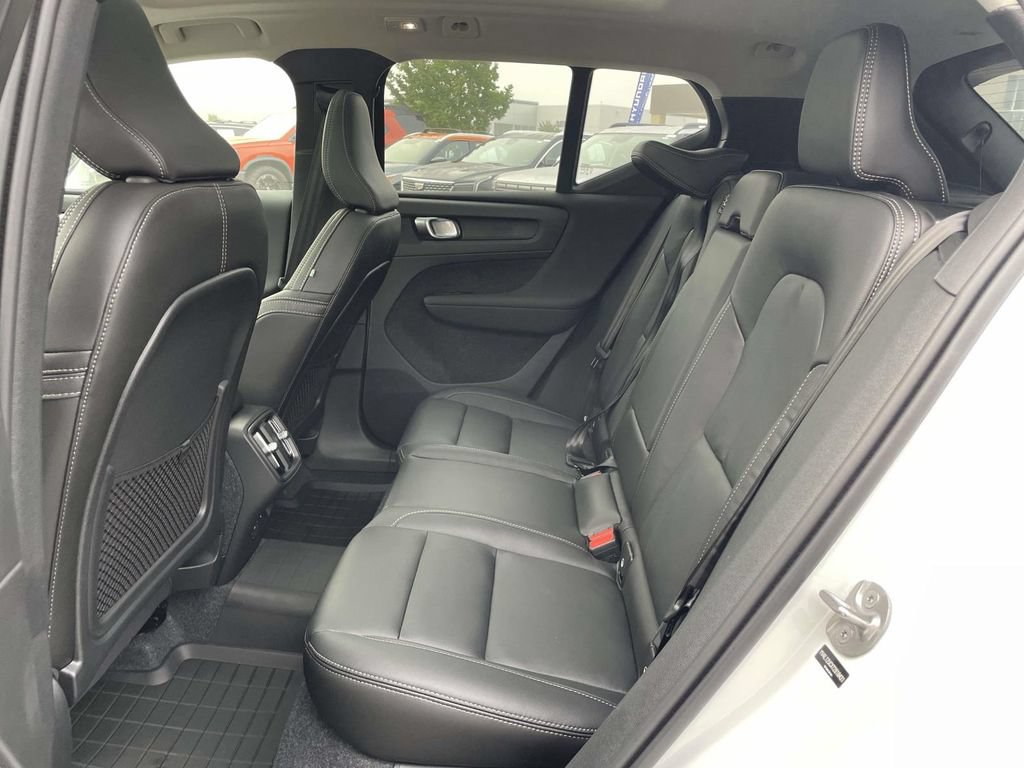 New 2026 Volvo XC40 B5 Plus w/ Climate Package AWD/4WD image 3