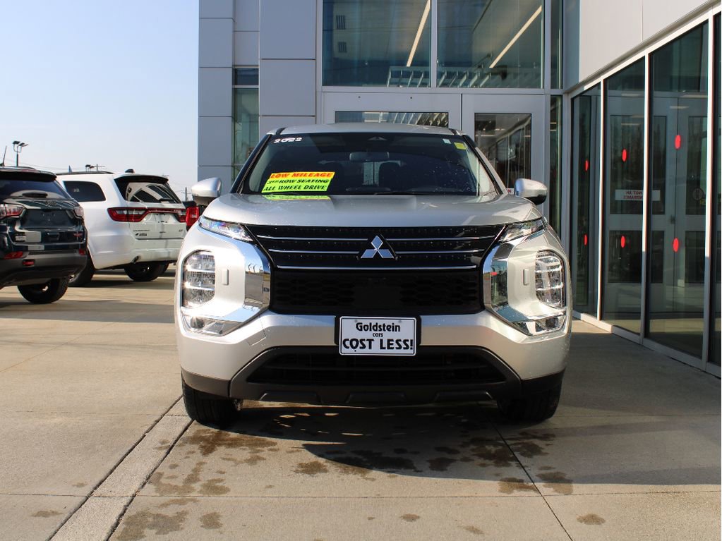 Used 2022 Mitsubishi Outlander ES image 2