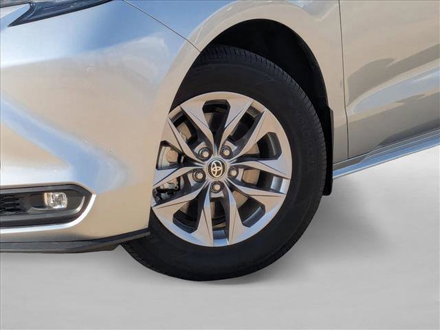Used 2025 Toyota Sienna XLE image 23