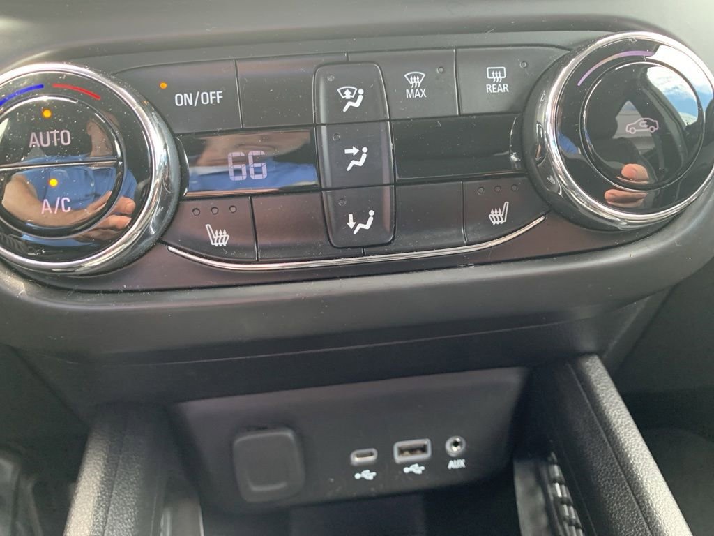 Certified 2022 Chevrolet TrailBlazer LT w/ Convenience Package FWD image 12