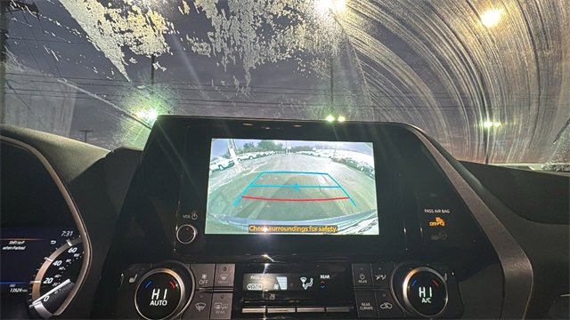 Used 2023 Toyota Highlander XLE image 17