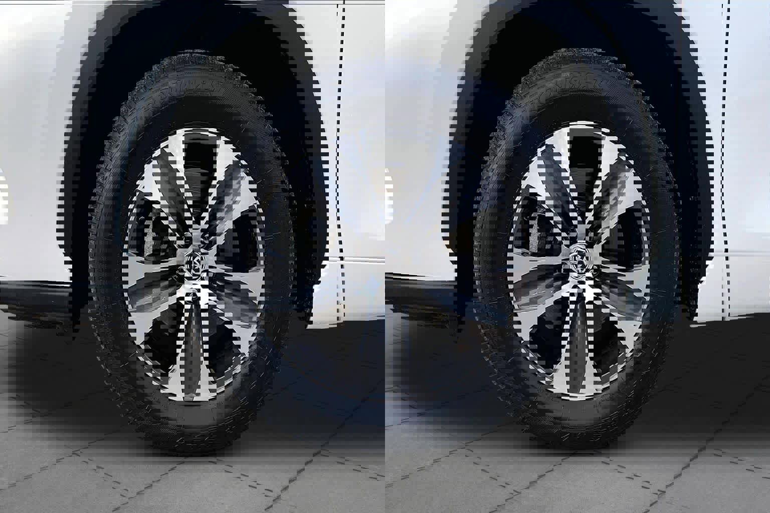 Used 2023 Toyota Highlander XLE image 11