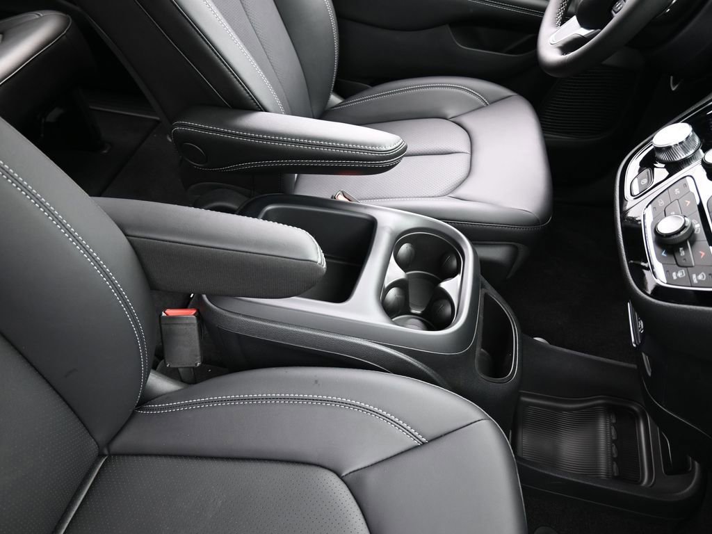 Used 2025 Chrysler Pacifica Select FWD image 41