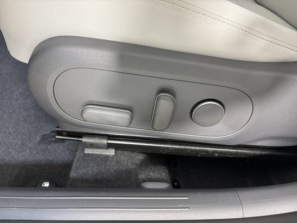 Certified 2025 Hyundai Kona SEL FWD image 16