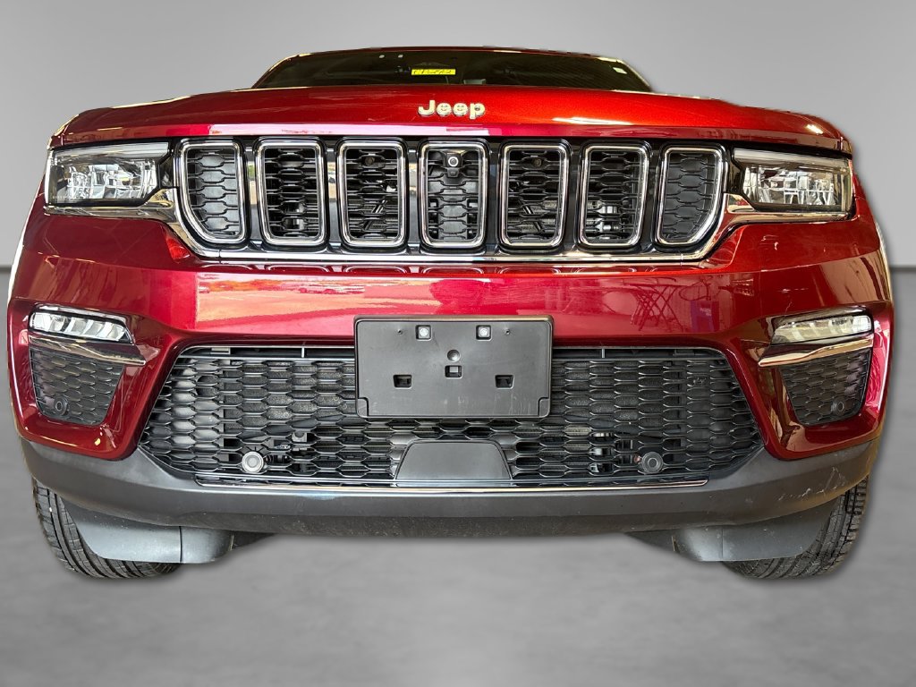 Used 2025 Jeep Grand Cherokee Limited w/ Luxury Tech Group II AWD/4WD image 16