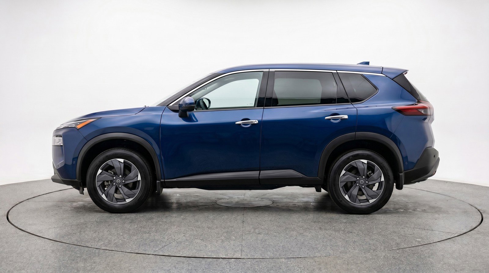 Used 2025 Nissan Rogue SV FWD image 5