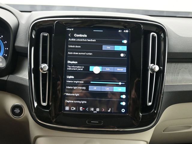Used 2024 Volvo XC40 B5 Plus w/ Protection Package Premier image 18
