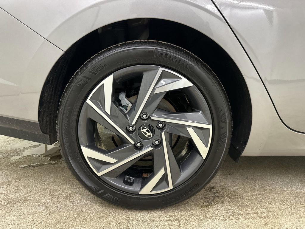 Used 2025 Hyundai Elantra SEL image 26