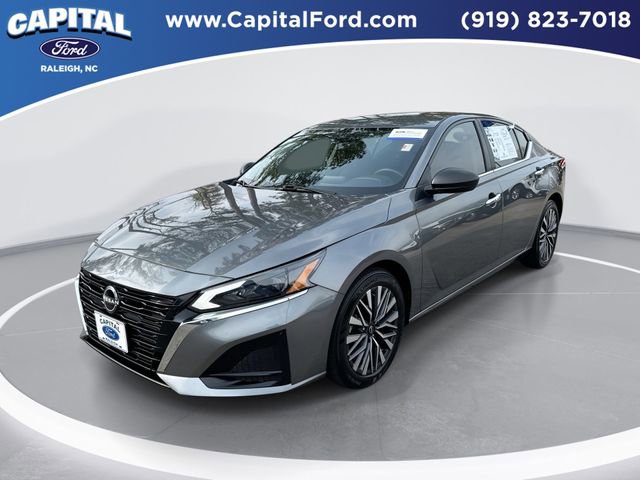 Used 2024 Nissan Altima 2.5 SV FWD image 1