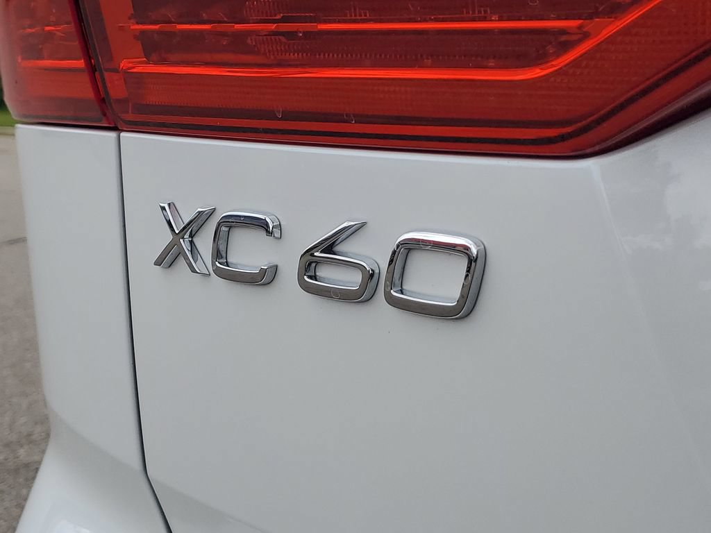 Used 2023 Volvo XC60 B5 Plus AWD/4WD image 6