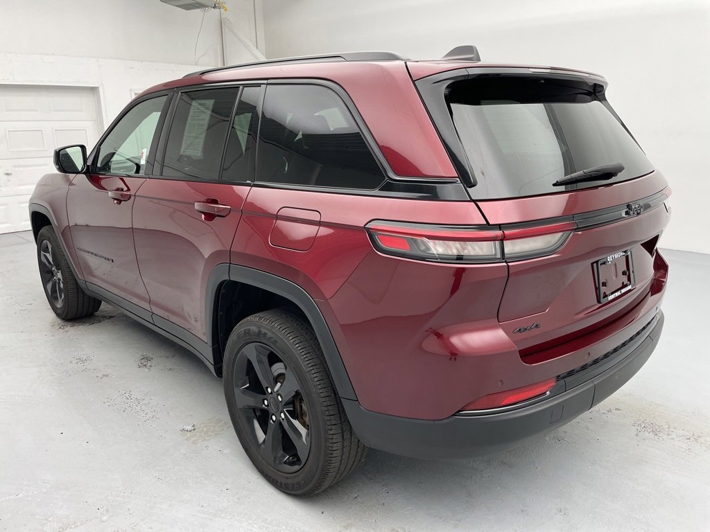 Used 2023 Jeep Grand Cherokee Altitude image 10