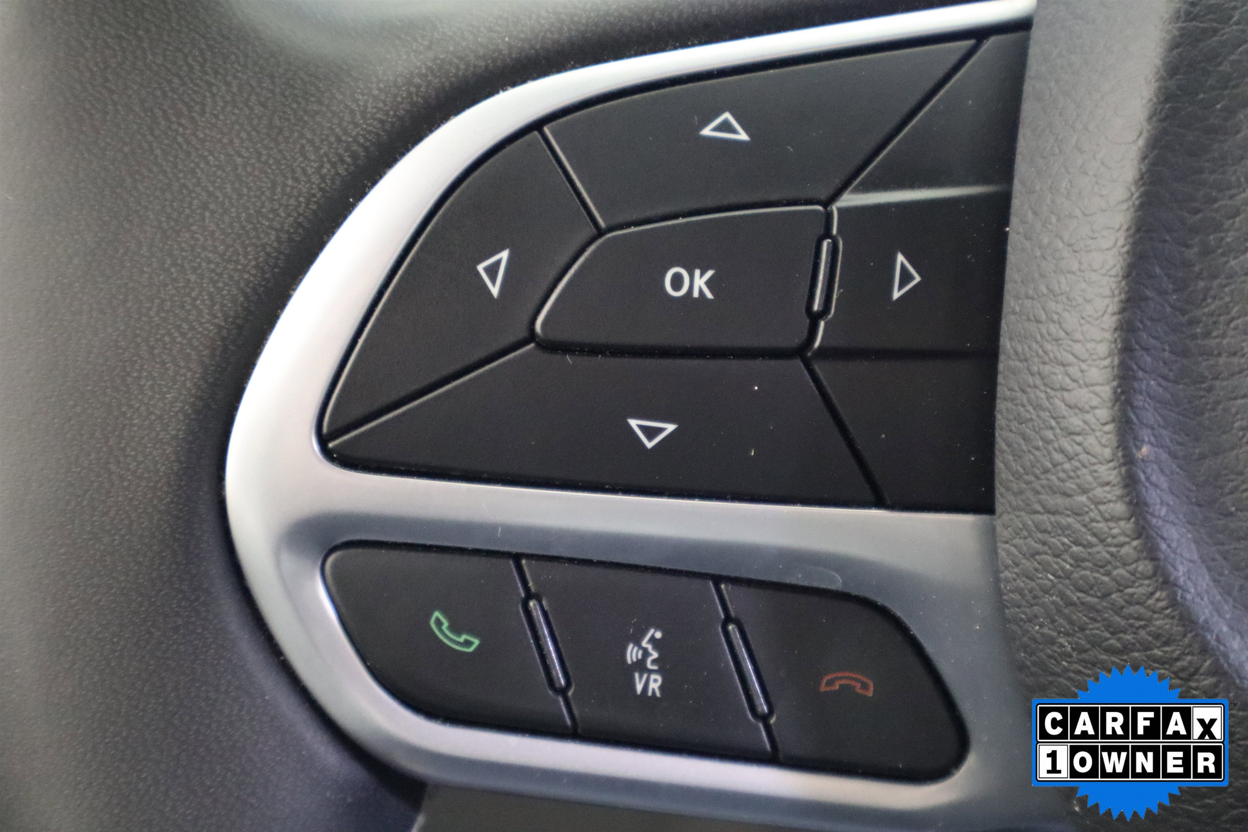 Used 2024 Chrysler Pacifica Select image 63