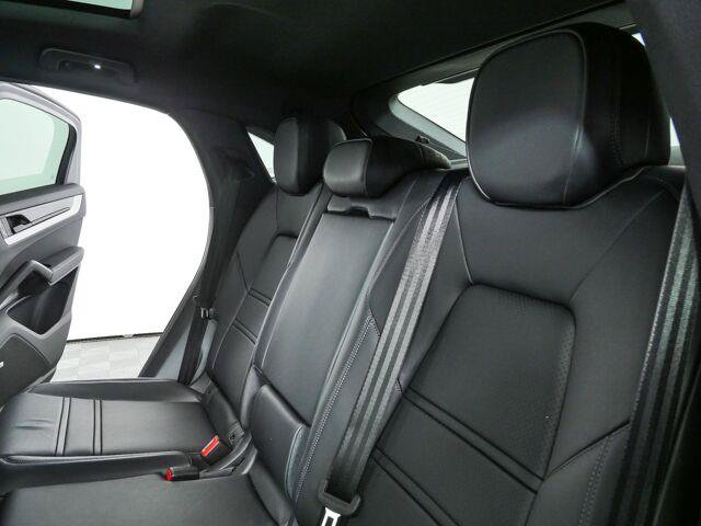 New 2026 Porsche Cayenne Coupe AWD/4WD image 23