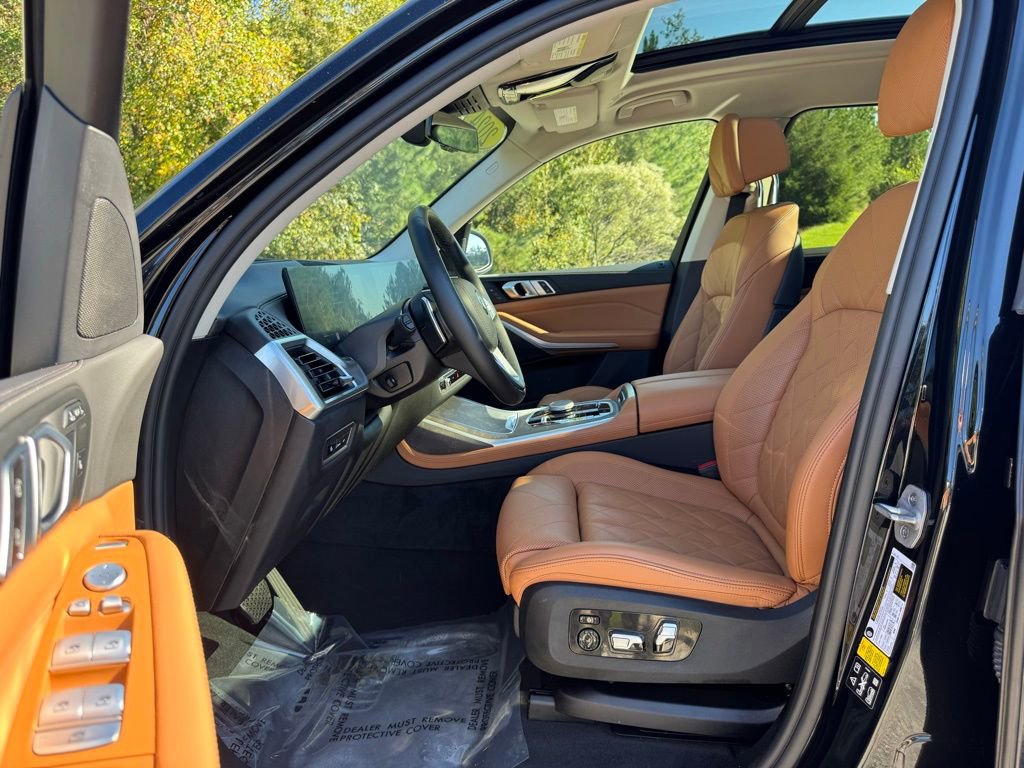 Used 2024 BMW X7 xDrive40i w/ Parking Assistance Package image 31