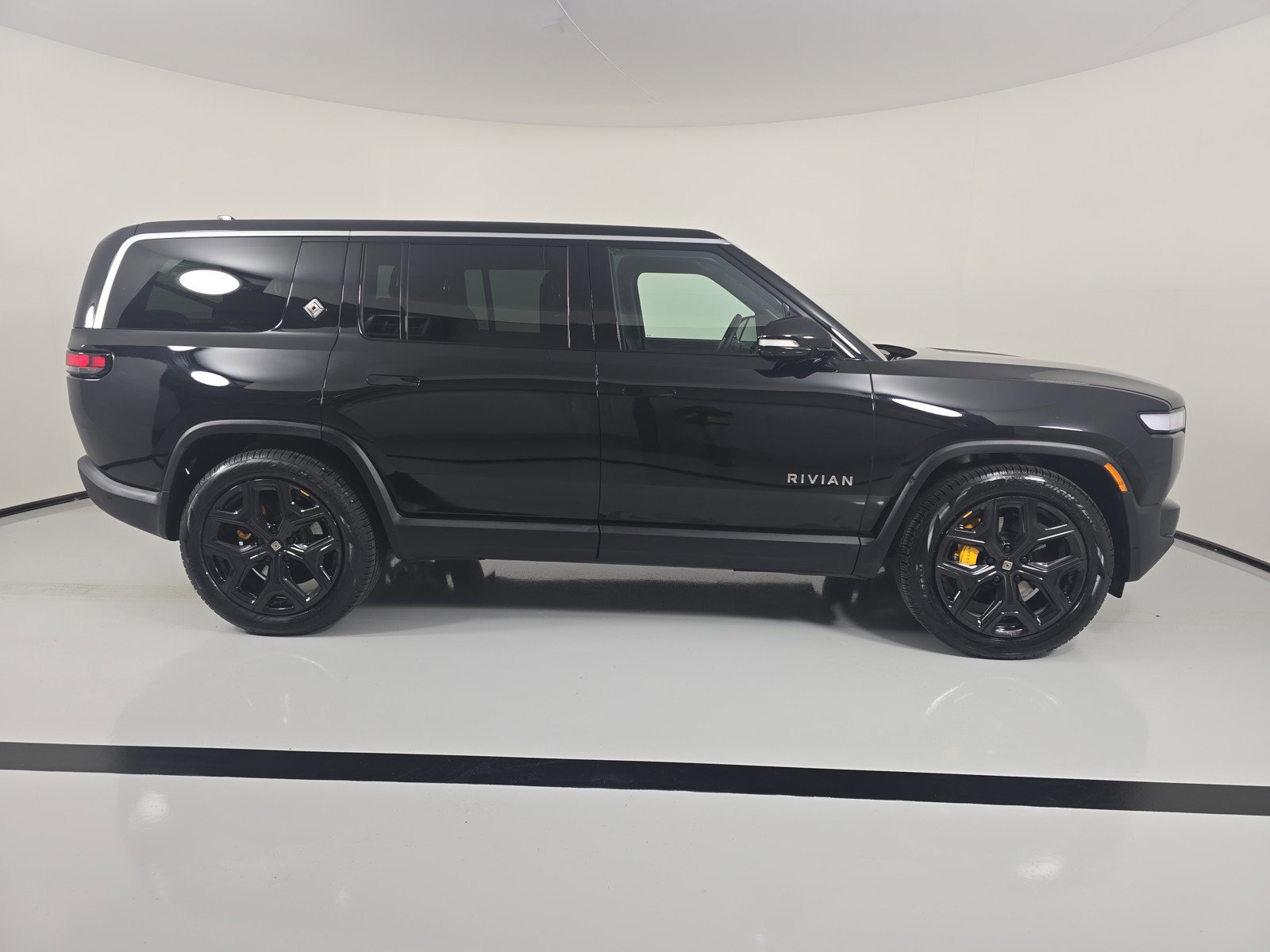 Used 2023 Rivian R1S Adventure image 6