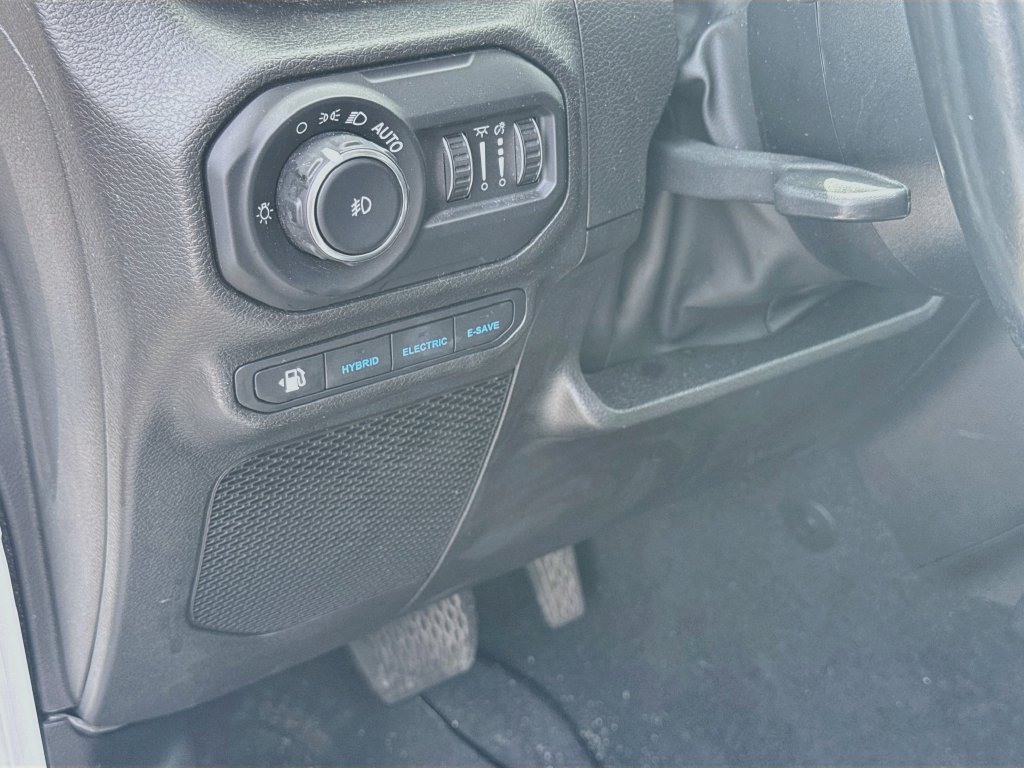 Certified 2022 Jeep Wrangler Unlimited Sahara w/ Cold Weather Group AWD/4WD image 11
